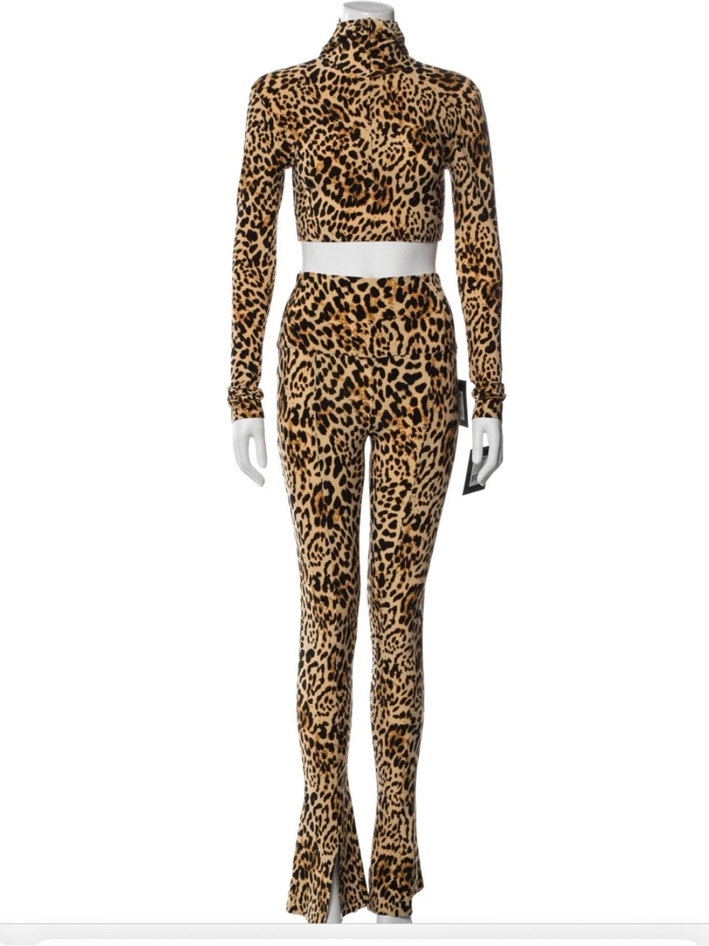 Norma Kamali cheetah print pant and cropped hoodie set
Never worn
Size XL